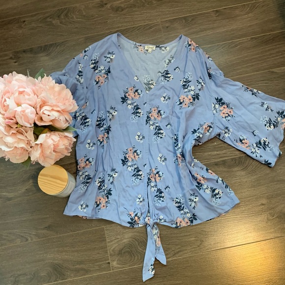 Kismet blouse in beautiful baby blue pattern - Picture 1 of 2